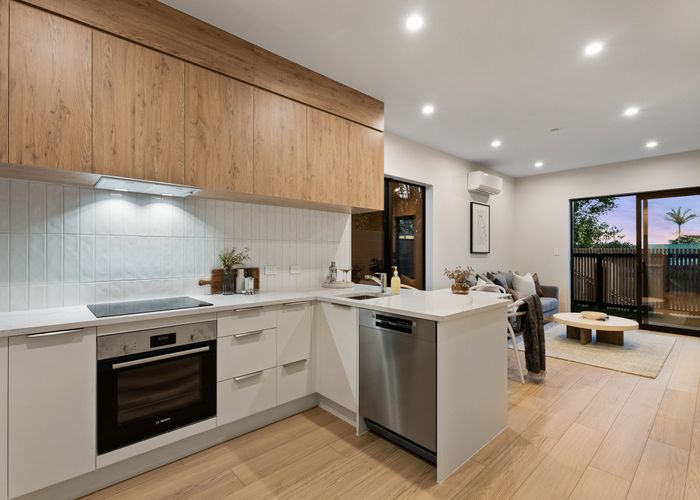 at 1B Cliff View Road, Green Bay, Waitakere City, Auckland