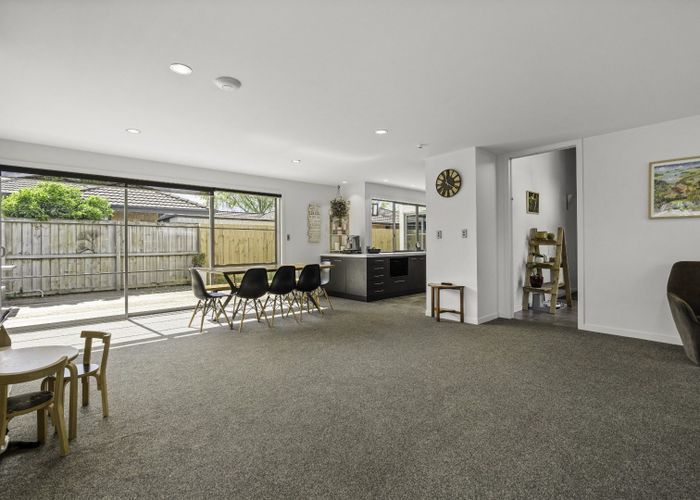  at 9 Ravenscourt Place, Huntington, Hamilton