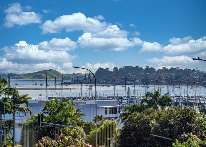  at 15 Pigeon Mountain Road, Half Moon Bay, Manukau City, Auckland