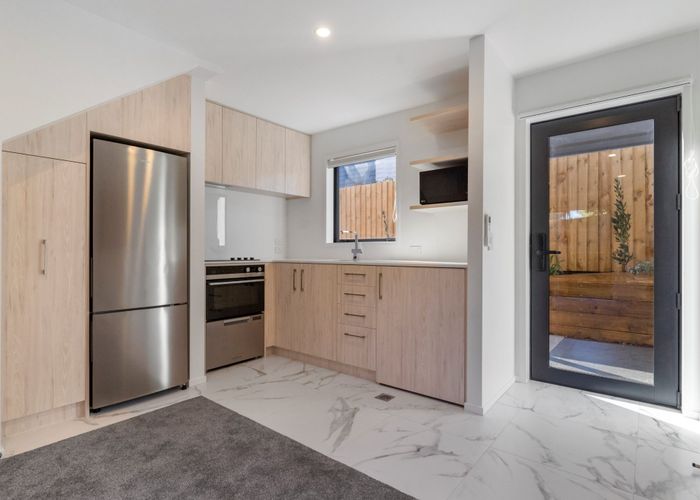  at 11/10 Yeovil Road, Te Atatu Peninsula, Waitakere City, Auckland