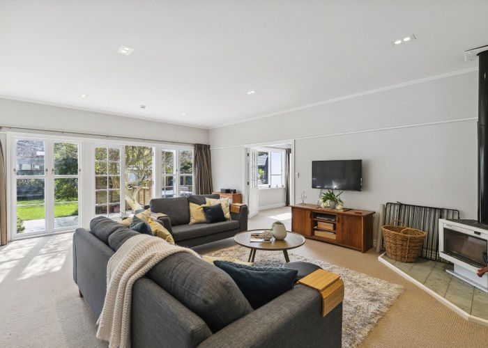  at 73 Oxford Street, Tawa, Wellington
