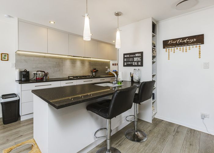  at 4 Standish Place, Bayview, Auckland