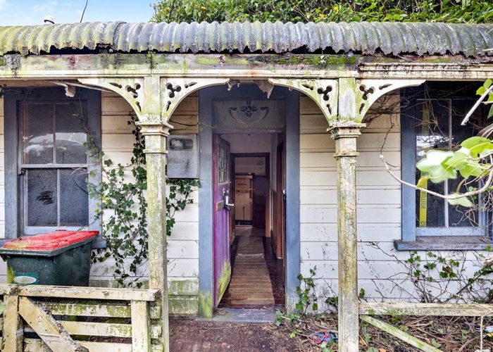  at 42 Hanover Street, Wadestown, Wellington