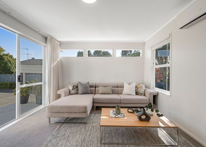  at 2/66 Prince Regent Drive, Half Moon Bay, Auckland