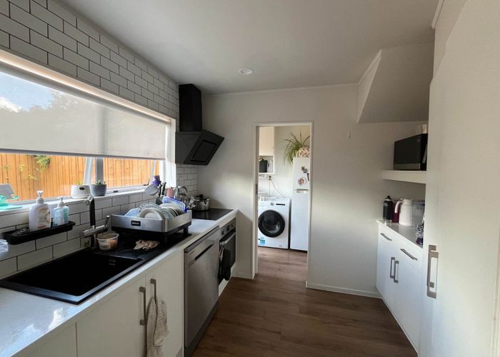  at 2/41 Seabrook Avenue, New Lynn, Waitakere City, Auckland