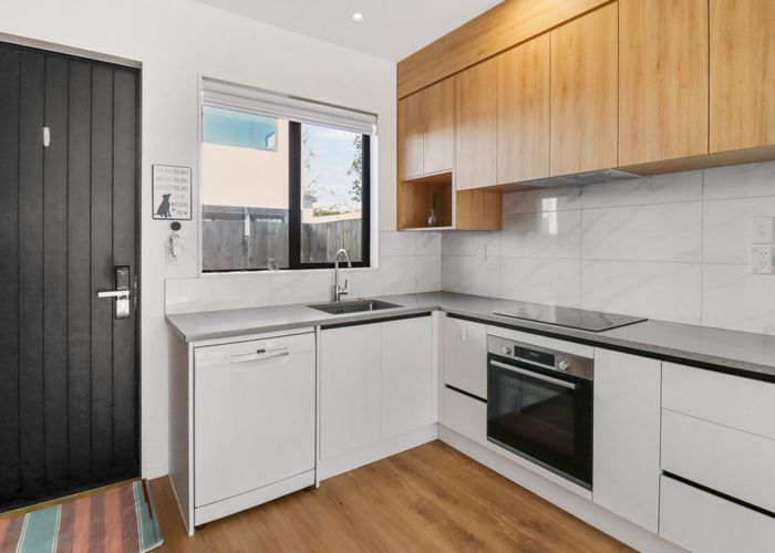  at 8/14 Clendon Place, Manurewa, Manukau City, Auckland