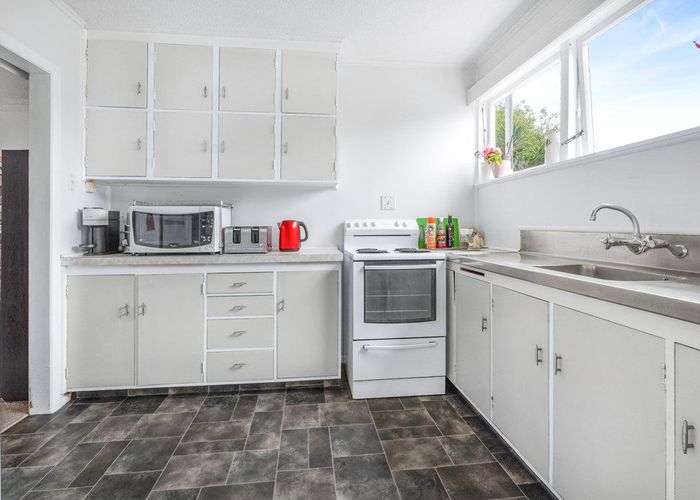  at 2/18 Wellington Street, Hamilton East, Hamilton