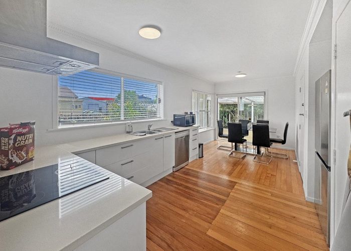  at 1/6 Taikata Road, Te Atatu Peninsula, Waitakere City, Auckland