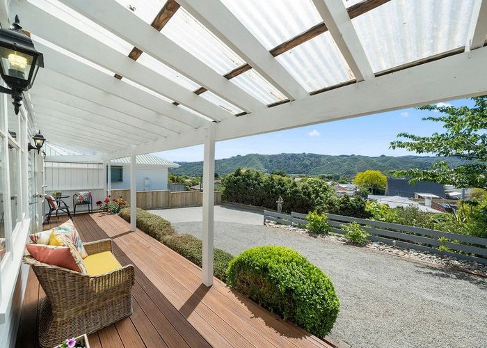  at 4 Hillside Drive, Maoribank, Upper Hutt, Wellington
