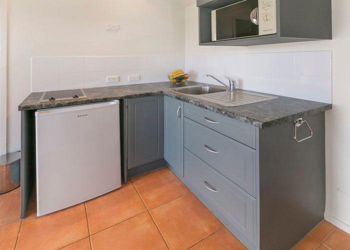  at 4 Bay Road, Palm Beach, Waiheke Island