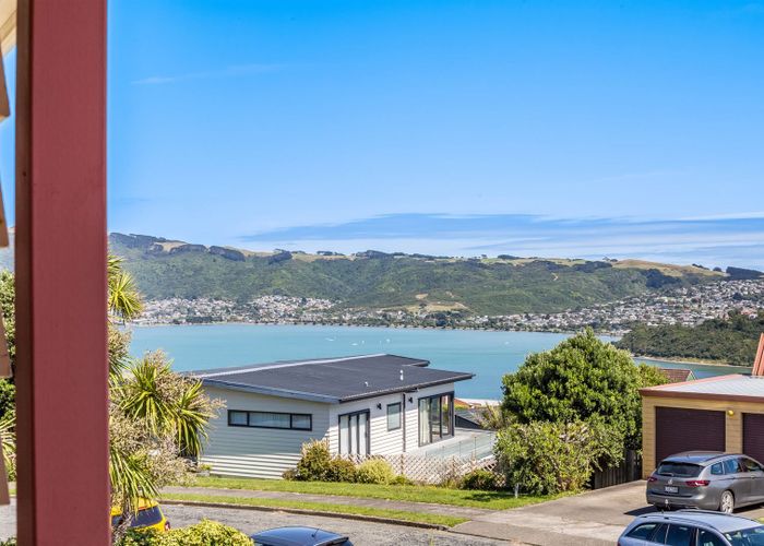 Free property data for 4 Ettrick Grove, Papakowhai, Porirua homes.co.nz