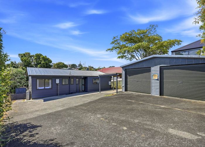  at 2/14 Montgomery Avenue, Belmont, North Shore City, Auckland