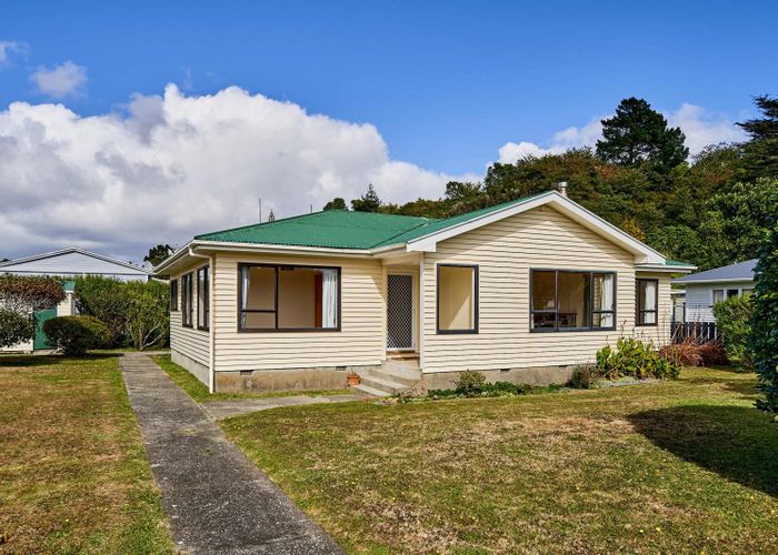  at 4 Mclellan Street, Tawa, Wellington