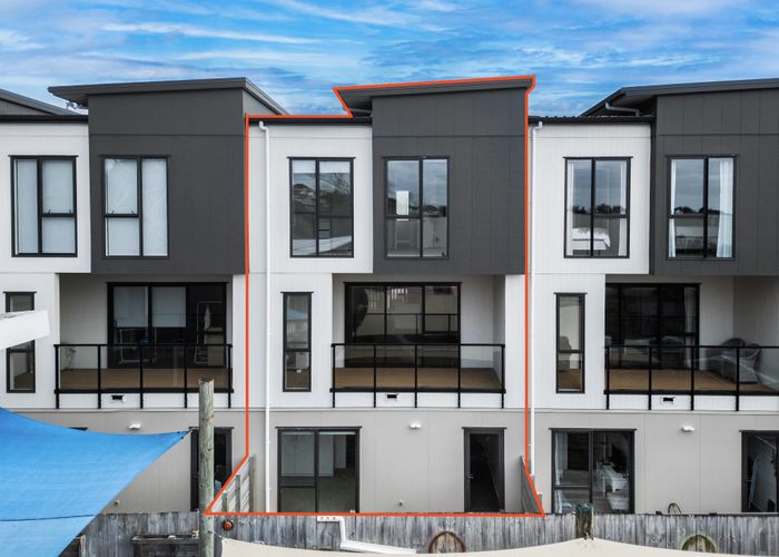  at 18  Mina way, Browns Bay, North Shore City, Auckland