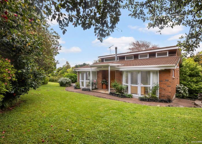  at 2/208 Hillsborough Road, Hillsborough, Auckland