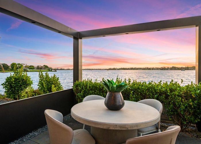  at 6B Arkley Avenue, Farm Cove, Manukau City, Auckland