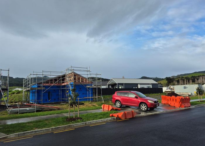  at 3 Mataikokako  Loop, Kawakawa Bay, Manukau City, Auckland