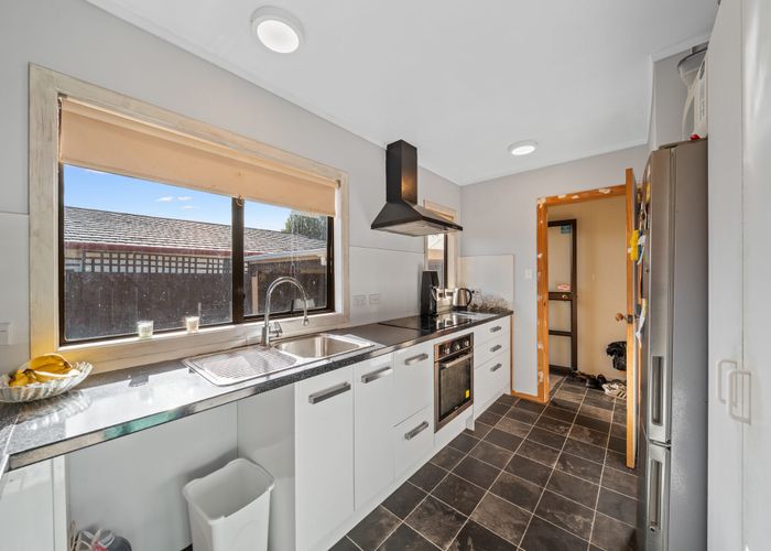  at 2/52 Athlone Crescent, Avalon, Lower Hutt, Wellington