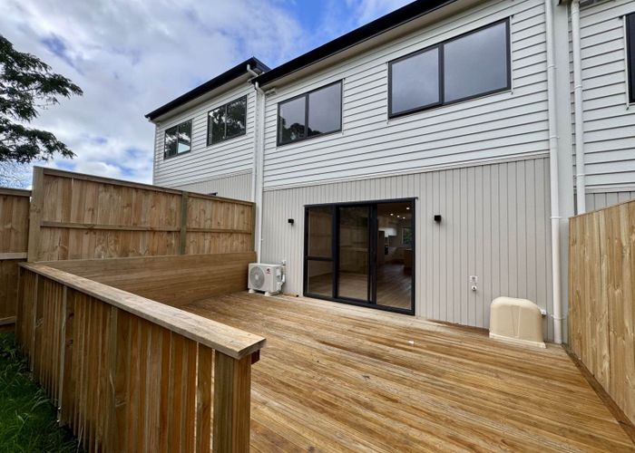  at 2/9 Rengarenga Rise, Fairview Heights, North Shore City, Auckland