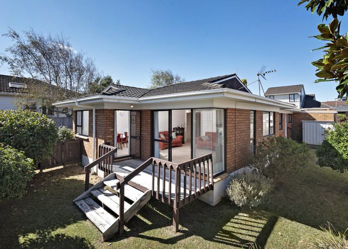  at 2/10 Bolton Street, Blockhouse Bay, Auckland City, Auckland