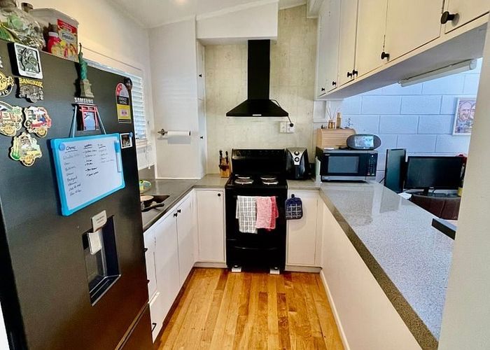  at 2/289 Glenfield Road, Glenfield, North Shore City, Auckland