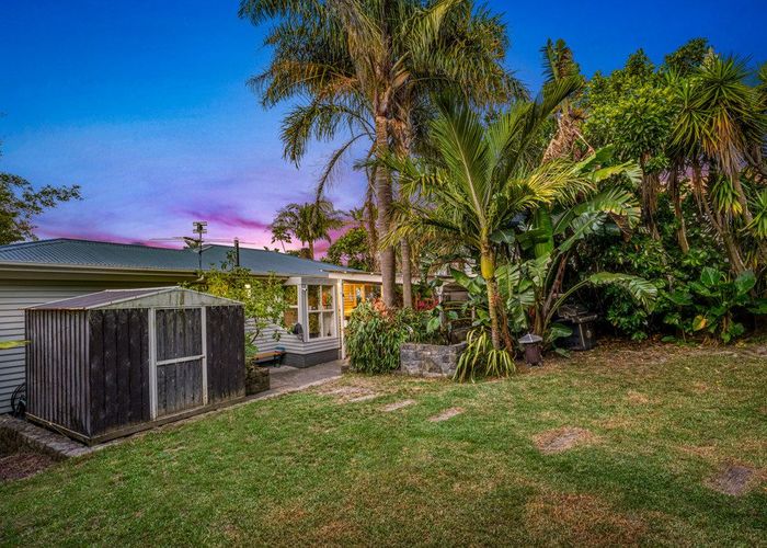  at 3 Endeavour Street, Blockhouse Bay, Auckland