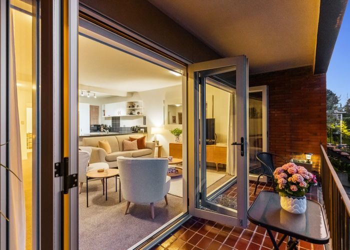  at 1/6 Saratoga Avenue, Herne Bay, Auckland