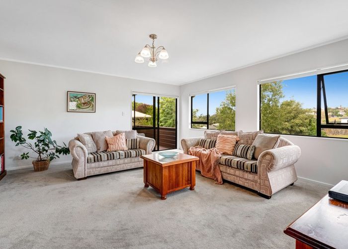  at 32 Unsworth Drive, Unsworth Heights, North Shore City, Auckland