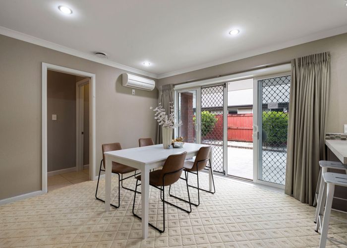  at 28 The Esplanade, Huntington, Hamilton