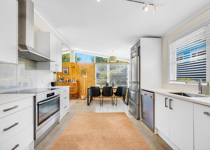  at 6 Valley View Road, Glenfield, North Shore City, Auckland