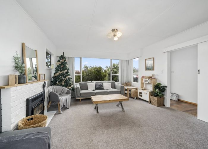  at 2 Hadfield Place, Paraparaumu Beach, Paraparaumu
