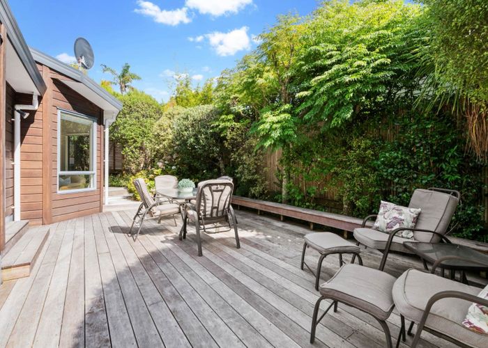  at 2/14 Matipo Road, Mairangi Bay, Auckland