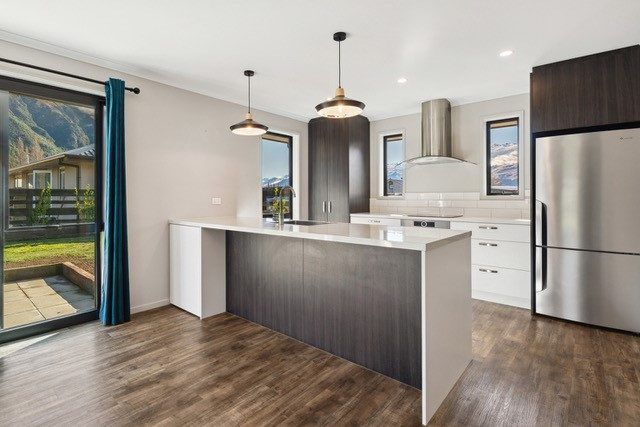  at 10 Lakefield Close, Kingston
