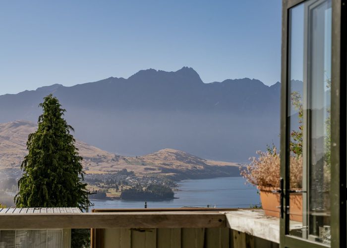  at 6 Wynyard Crescent, Fernhill, Queenstown-Lakes, Otago