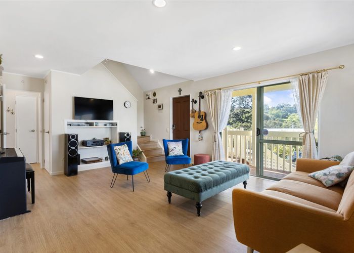  at 18 Carillon Place, Massey, Auckland
