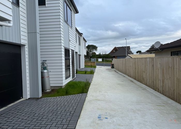  at 2/163 Bradbury road, Botany Downs, Manukau City, Auckland