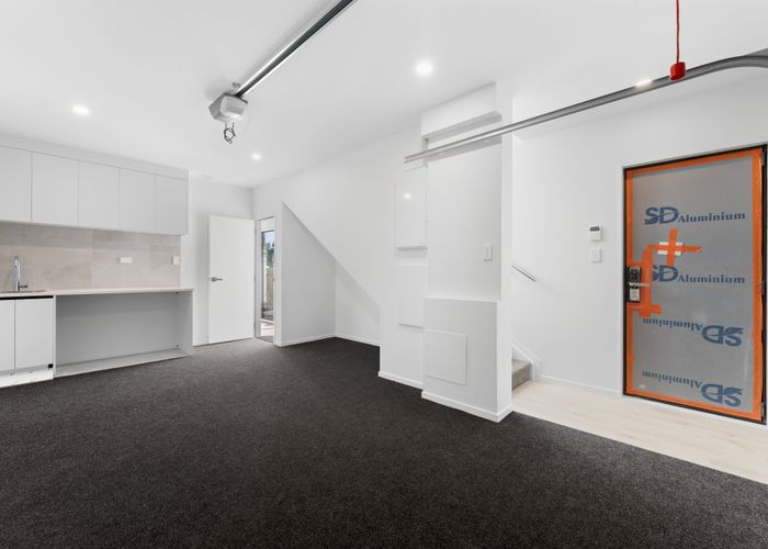  at 2/4 Toru Street, Te Atatu Peninsula, Waitakere City, Auckland