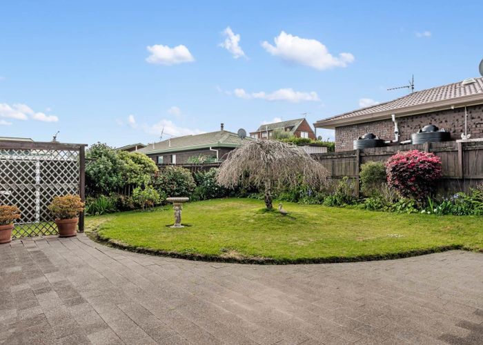  at 17 Parramatta Place, Botany Downs, Auckland