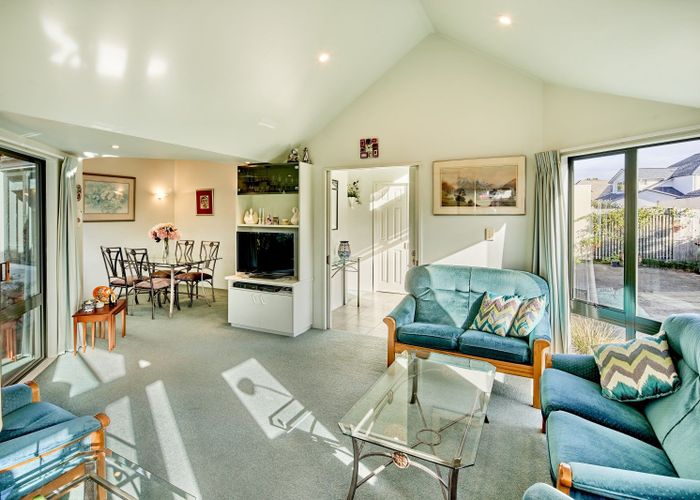  at 2/58 Laings Road, Hutt Central, Lower Hutt