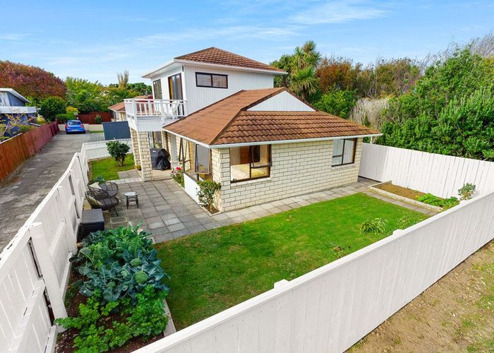  at 7 Ngapotiki Street, Paraparaumu Beach, Kapiti Coast, Wellington