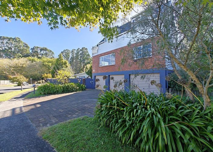  at 3 Homestead Place, Glenview, Hamilton