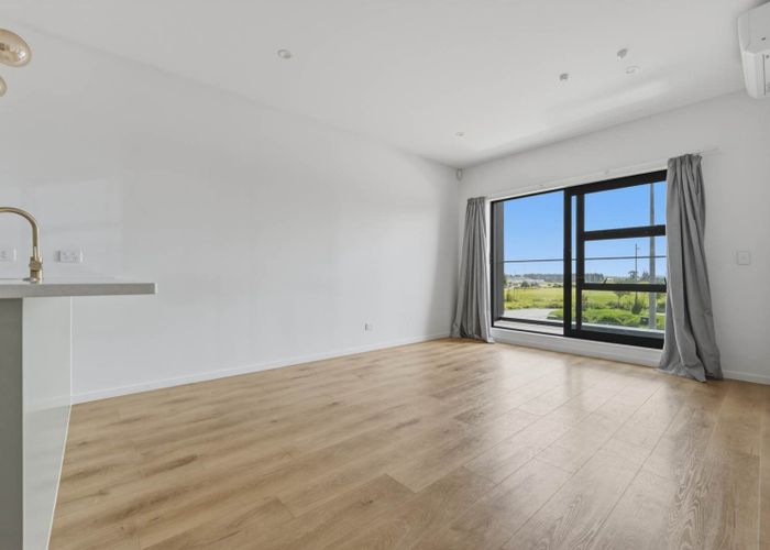  at 2/25 Flat Bush School Road, Flat Bush, Manukau City, Auckland