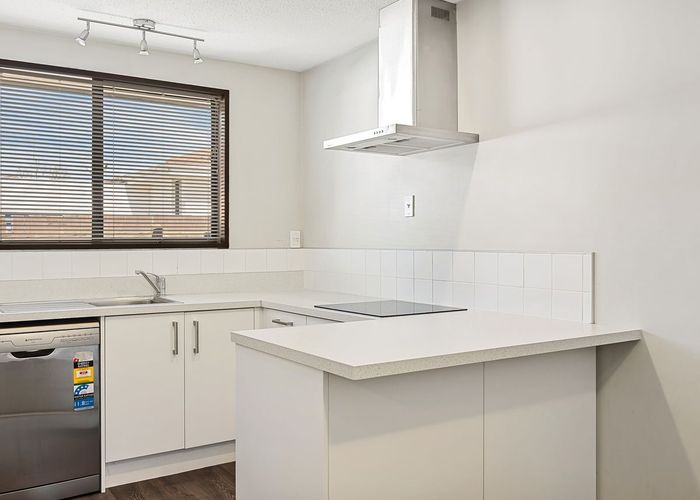  at 2/204 Grimseys Road, Redwood, Christchurch City, Canterbury