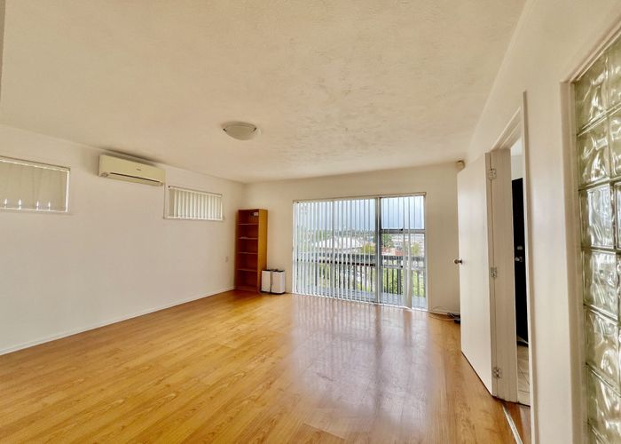  at 19 sunhave avenue, Glenfield, North Shore City, Auckland