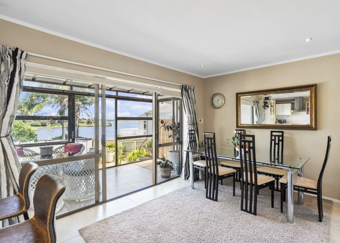  at 2/22 Bramley Drive, Farm Cove, Manukau City, Auckland