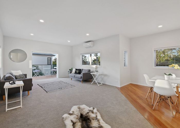  at 352 East Coast Road, Sunnynook, North Shore City, Auckland