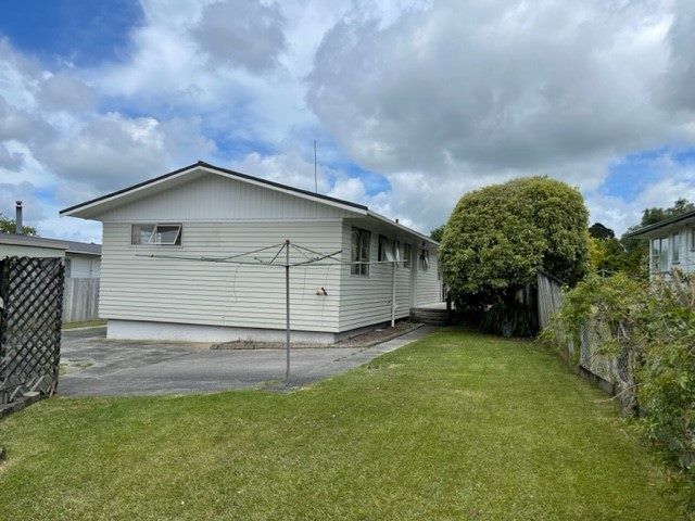  at 20 Vina Place, Massey, Auckland
