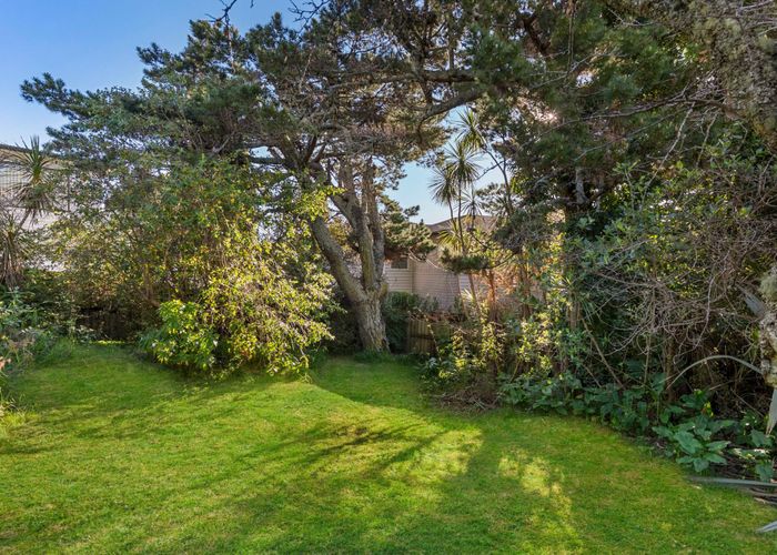  at 6 Madison Place, Forrest Hill, North Shore City, Auckland