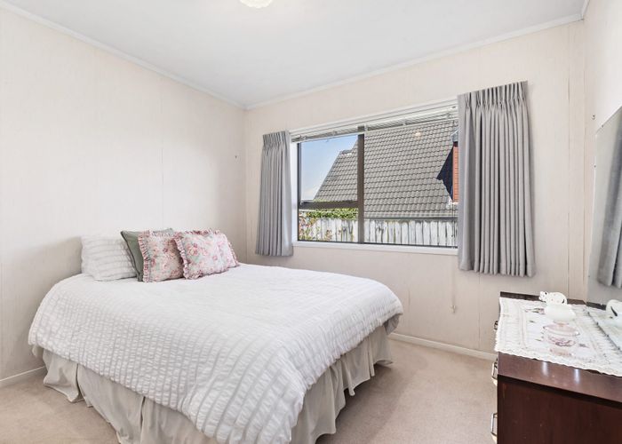  at 2/10 Bolton Street, Blockhouse Bay, Auckland City, Auckland
