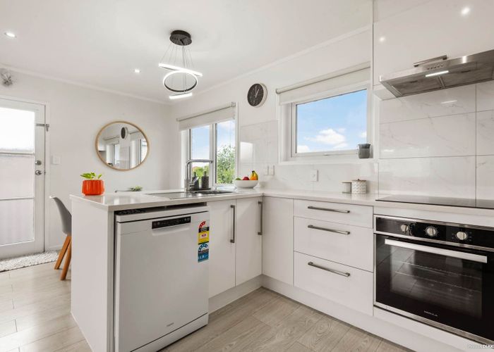  at 4/94 Lynwood Road, New Lynn, Waitakere City, Auckland